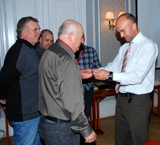 2009_1017_171303AA.JPG - Medalj för Serieseger i Elitreserv Västmanland, Salih Resolivic