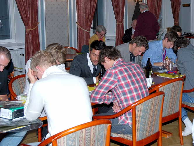 2009_1017_173545AA.JPG - Roberto's tipstävling avslutade genomgången