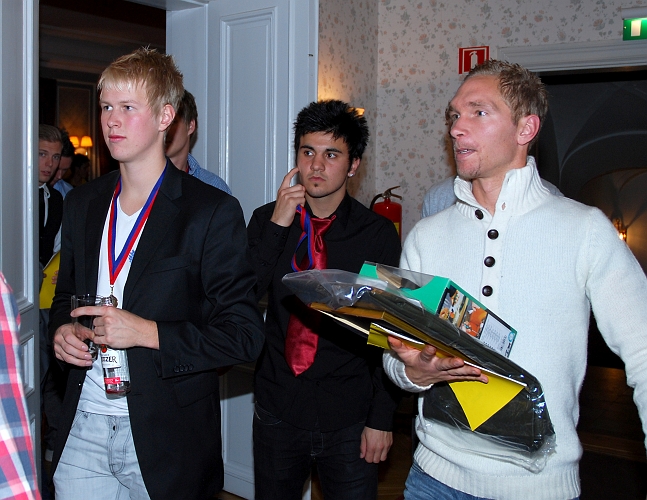 2009_1017_180254AA.JPG - Nu återstår bara lite mat på nedervåningen