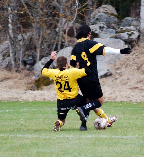 2010_0417_19.JPG - Patrik Palmqvist gör en snygg brytning på en kontring från E-tuna Södra