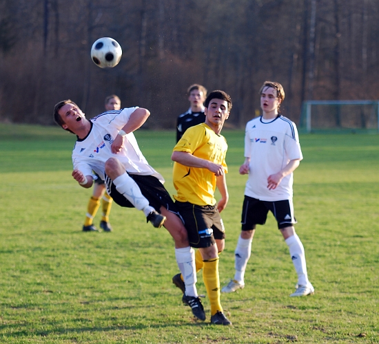 2010_0429_192426AA.JPG - Mergim Bekaj trycker till BK30 spelaren när han skall slå undan bollen