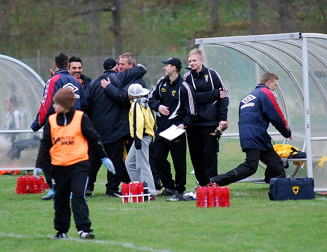 2010_0508_48.JPG - Glada miner i Södralägret efter slutsignalen