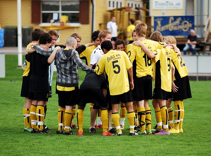 2010_0520_04.JPG - Sista förberedelsen innan match