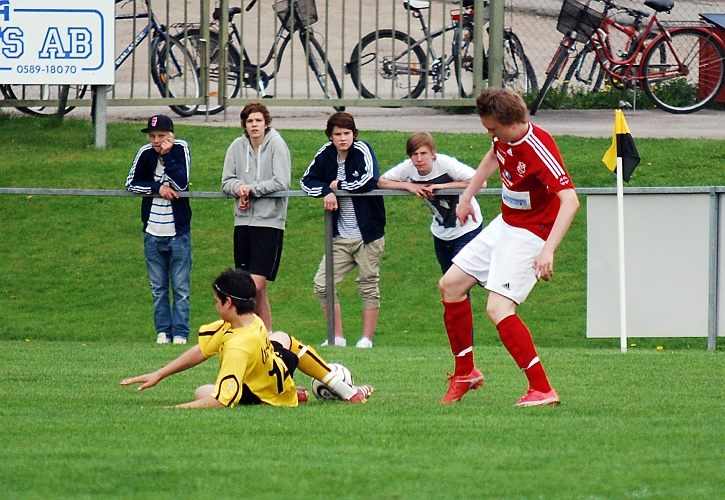 2010_0520_26.JPG - Dennis Pettersson gör en glidbrytning