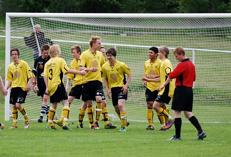 2010_0527_05.JPG - Många glada leenden på Södraspelarna