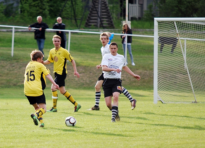 2010_0527_22.JPG - Jesper Dahlström provar skottlyckan