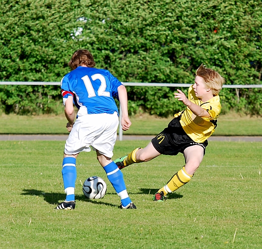2010_0603_07.JPG - Jesper Gravé under press nere på egen kortlinje