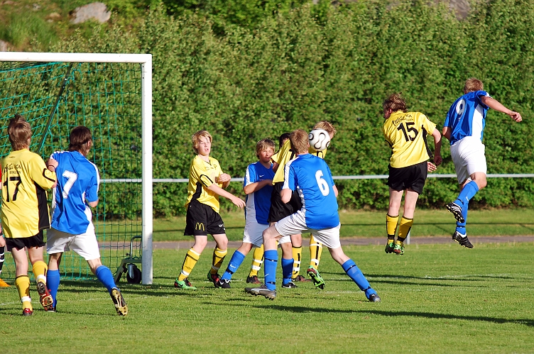 2010_0603_23.JPG - En ny hörna för Götlunda där Södraförsvaret får undan bollen