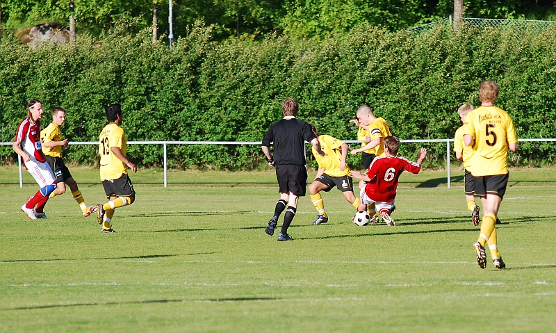 2010_0604_17.JPG - Hallstaanfallet sätter Södra's försvarare under press