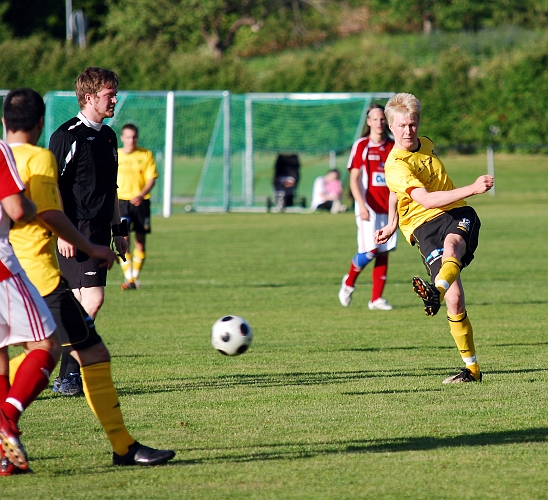 2010_0604_20.JPG - Martin Haglind går för ett avslut