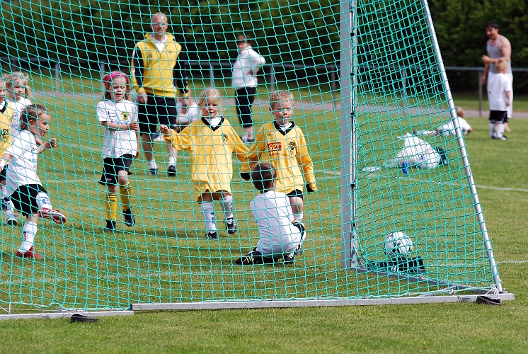 2010_0605_03-13.JPG - P/F04 Internmatcher