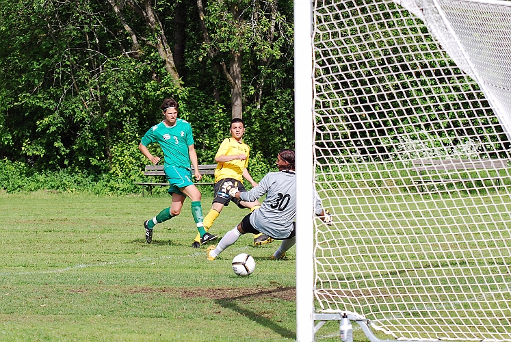 2010_0613_04.JPG - Mergim Bekaj ger Södra ledningen med 1-0 efter 4 minuter