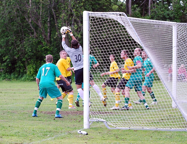 2010_0613_24.JPG - Södrahörna där målvakten kan lägga handskarna på bollen
