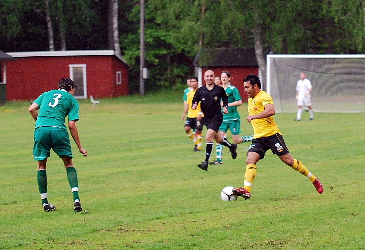 2010_0613_36.JPG - Arton Bekaj utmanar Irstabacken