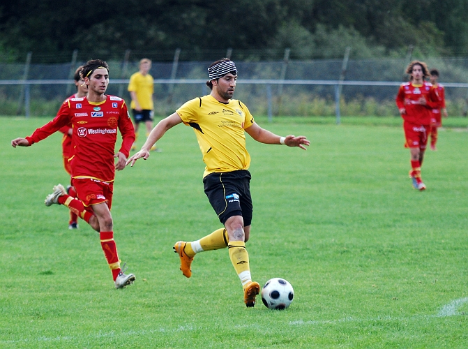 2010_0802_32.JPG - Karim Safari avancerar fram till straffområdet och trycker in 6-1 till Södra