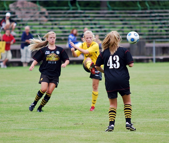 2010_0807_44.JPG - Elin Andersson jobbade bra på mittfältet hela matchen