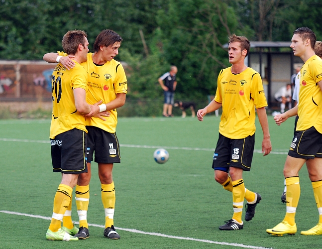 2010_0813_24.JPG - Nöjda Södrakillar efter 1-0 målet
