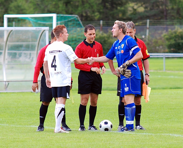 2010_0825_01.JPG - Fredrik Hagström är lagkapten i dagens match