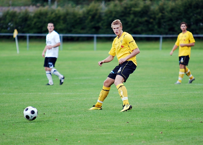 2010_0825_02.JPG - Filip Stjernfeldt ser laddad ut i dagens match