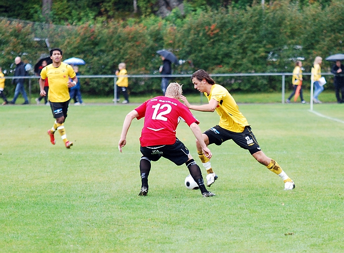 2010_0918_16.JPG - Rio Babovic utmanar sin back