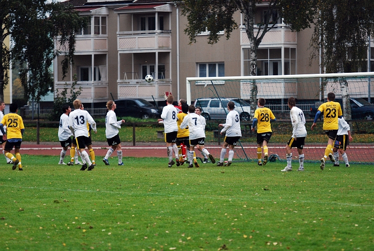 2010_0925_19.JPG - En Södrahörna där målvakten kan boxa undan bollen