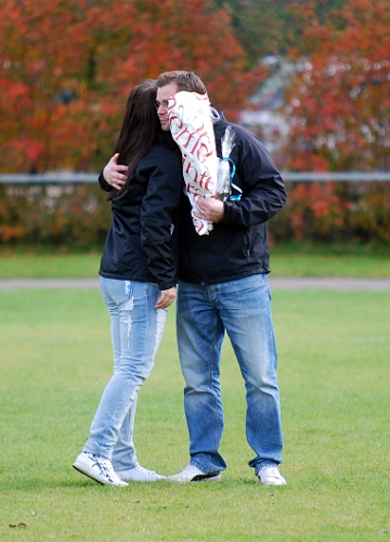 2010_1002_31.JPG - Mikael Hill fick pris av damlaget för sin hjälp med deras fysträning under säsongen. Prisutdelare var Martina Hermansson