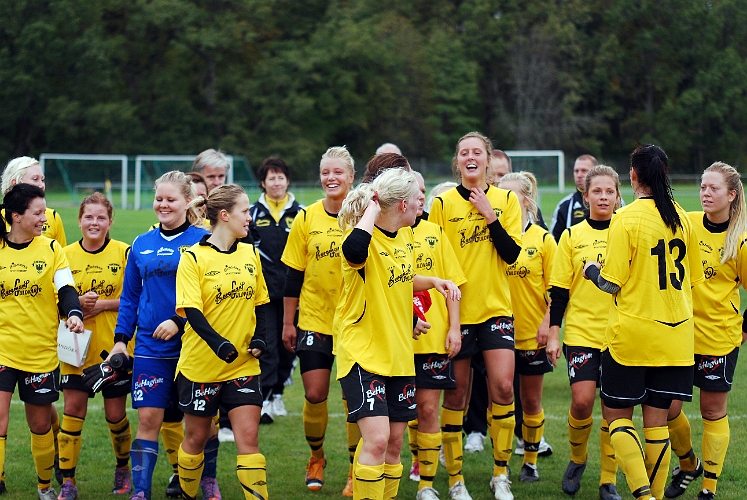 2010_1002_59.JPG - Många glada ansikten