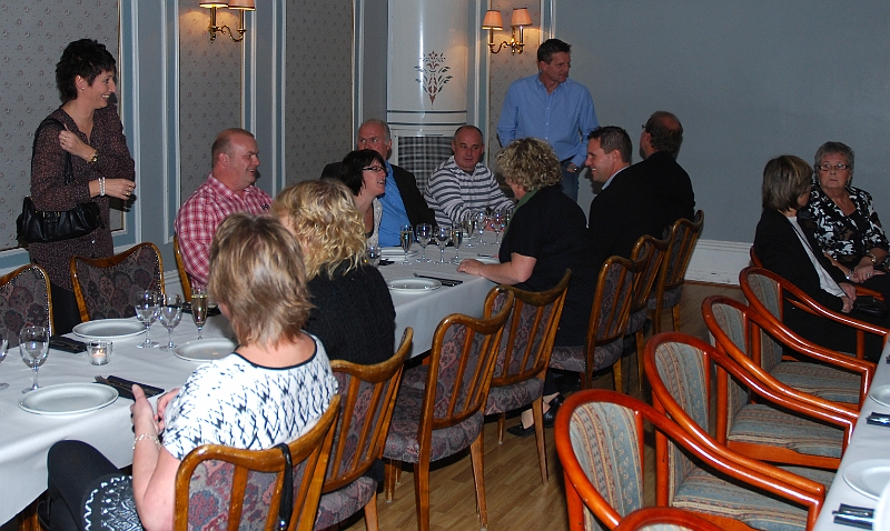 2010_1023_04.JPG - Övriga gäster börjar också att droppa in