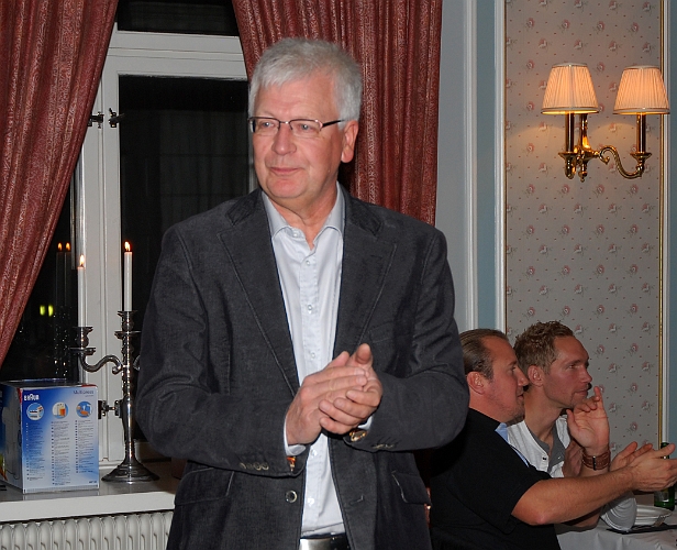 2010_1023_05.JPG - Ordförande Ove Bergman hälsade alla välkomna till "Guldfesten"