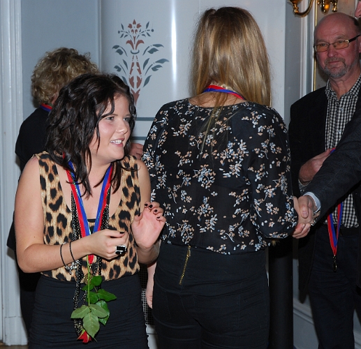 2010_1023_10.JPG - Ida Asp och Sanna Lundberg får sina medaljer