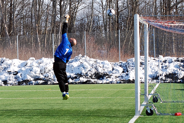 2011_0305_14.JPG - Almir Masinovic tippar bollen över ribban efter en frispark