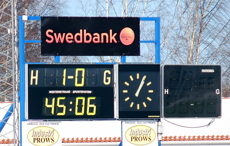 2011_0305_20.JPG - Resultat efter 1:a halvlek