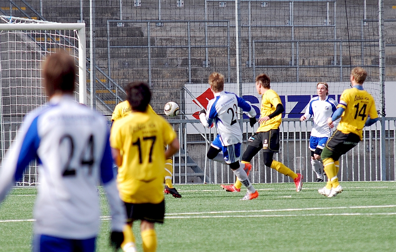 2011_0327_05.JPG - Rynninge tar ledning med 2-0 på ett genombrott mitt i straffområdet