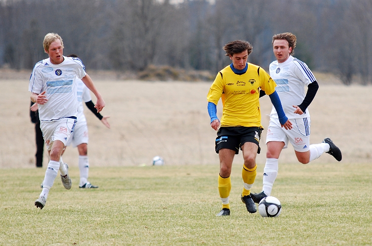 2011_0416_04.JPG - Rio Babovic var pigg och kreativ hela matchen igenom