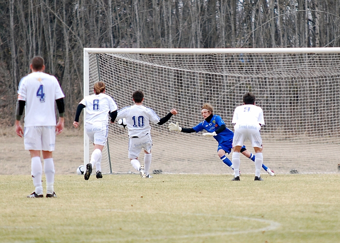 2011_0416_07.JPG - Bosna fick straff efter ca.10 min. och gör 0-1