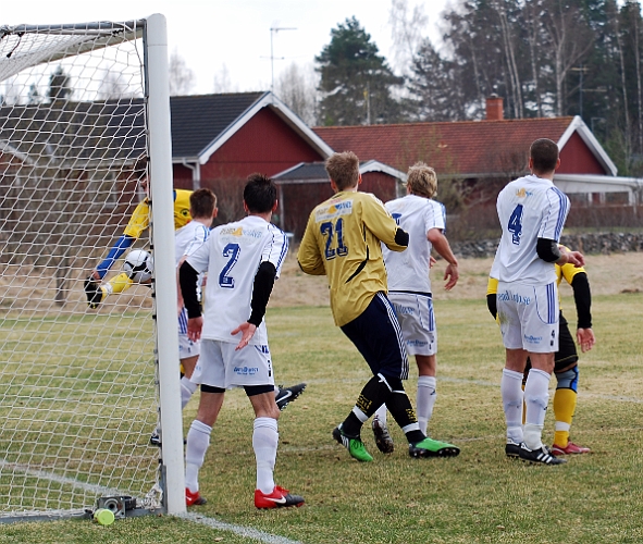2011_0416_13.JPG - Strax efter kvittering gör Rio Babovic 2-1 till Södra på en hörna