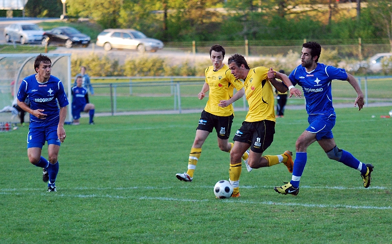 2011_0513_17.JPG - Rio Babovic är på väg igenom . . . .