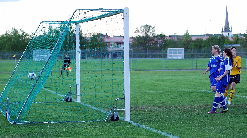 2011_0525_18.JPG - . . . . 1-0 till Södra i 68:e minuten