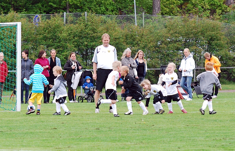 2011_0528_01-03.JPG - P/F06 Internmatch