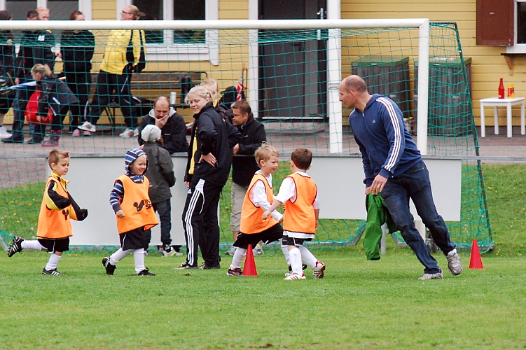 2011_0528_01-05.JPG - P/F06 Internmatch