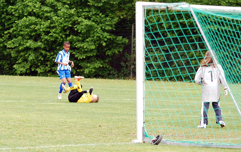 2011_0528_03-05.JPG - P00 - Forsby FF