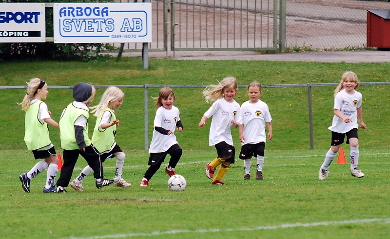 2011_0528_05-03.JPG - F04/05 Internmatch