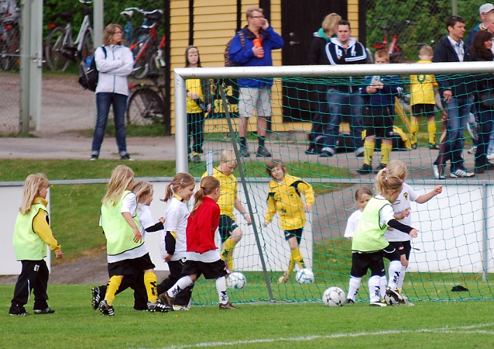 2011_0528_05-10.JPG - F04/05 Internmatch