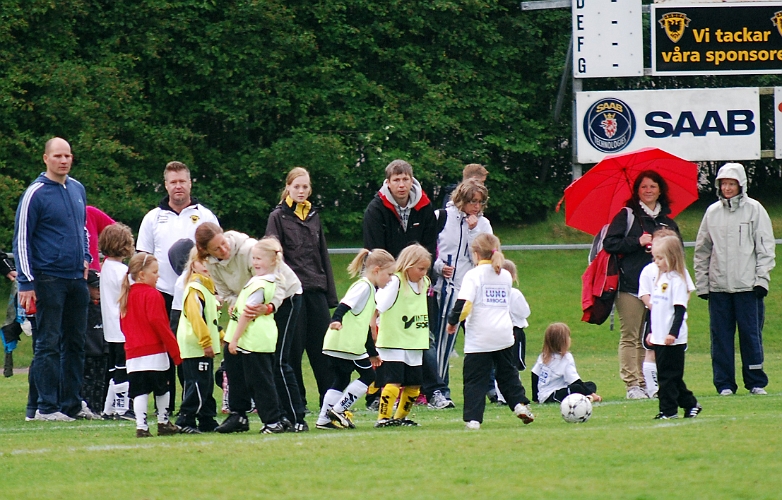 2011_0528_05-12.JPG - F04/05 Internmatch