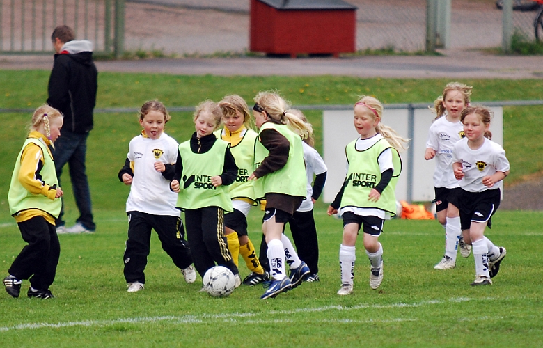 2011_0528_05-14.JPG - F04/05 Internmatch