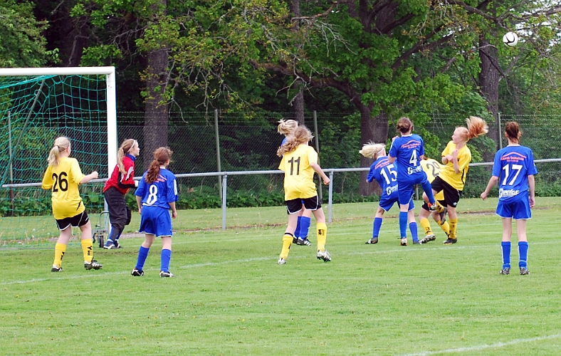 2011_0528_10-01.JPG - F98 - Ekeby BK