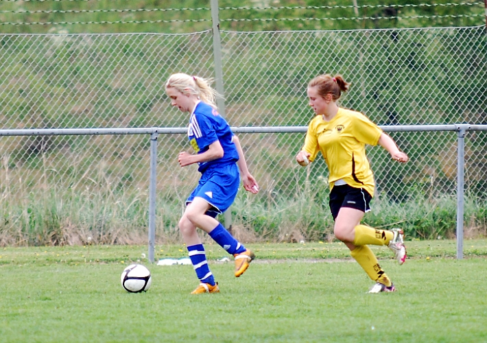 2011_0528_10-02.JPG - F98 - Ekeby BK