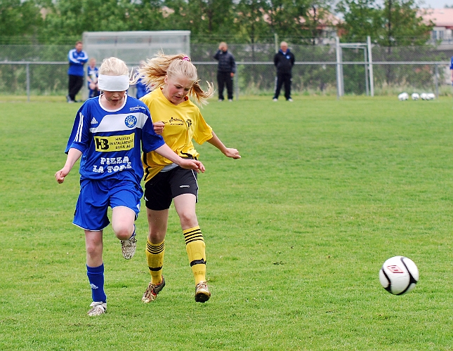 2011_0528_10-05.JPG - F98 - Ekeby BK