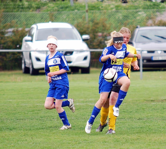 2011_0528_10-06.JPG - F98 - Ekeby BK