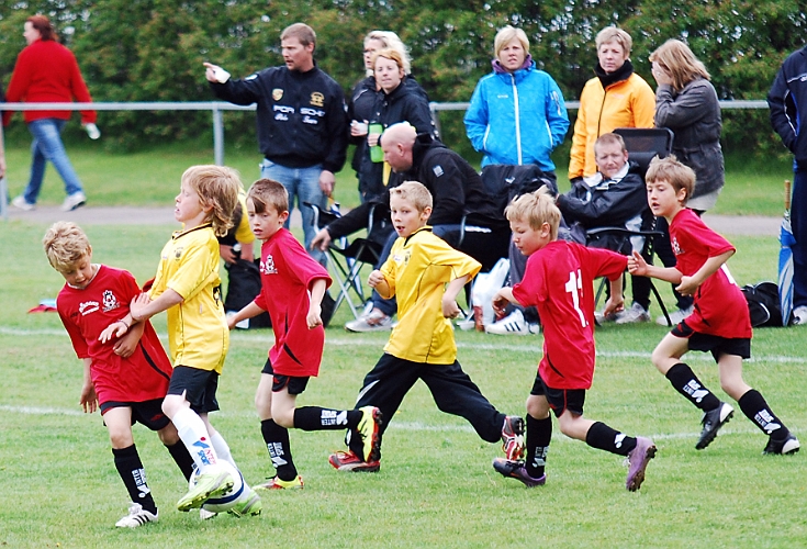 2011_0528_11-02.JPG - P03 - Kungsör BK